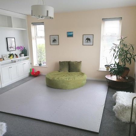 Miller'S Guest Room With Shared Bathroom Swords Εξωτερικό φωτογραφία
