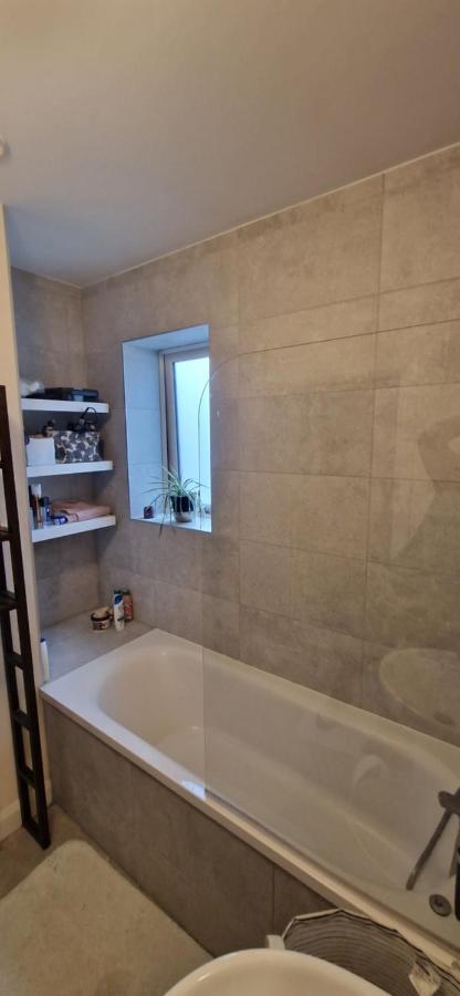 Miller'S Guest Room With Shared Bathroom Swords Εξωτερικό φωτογραφία