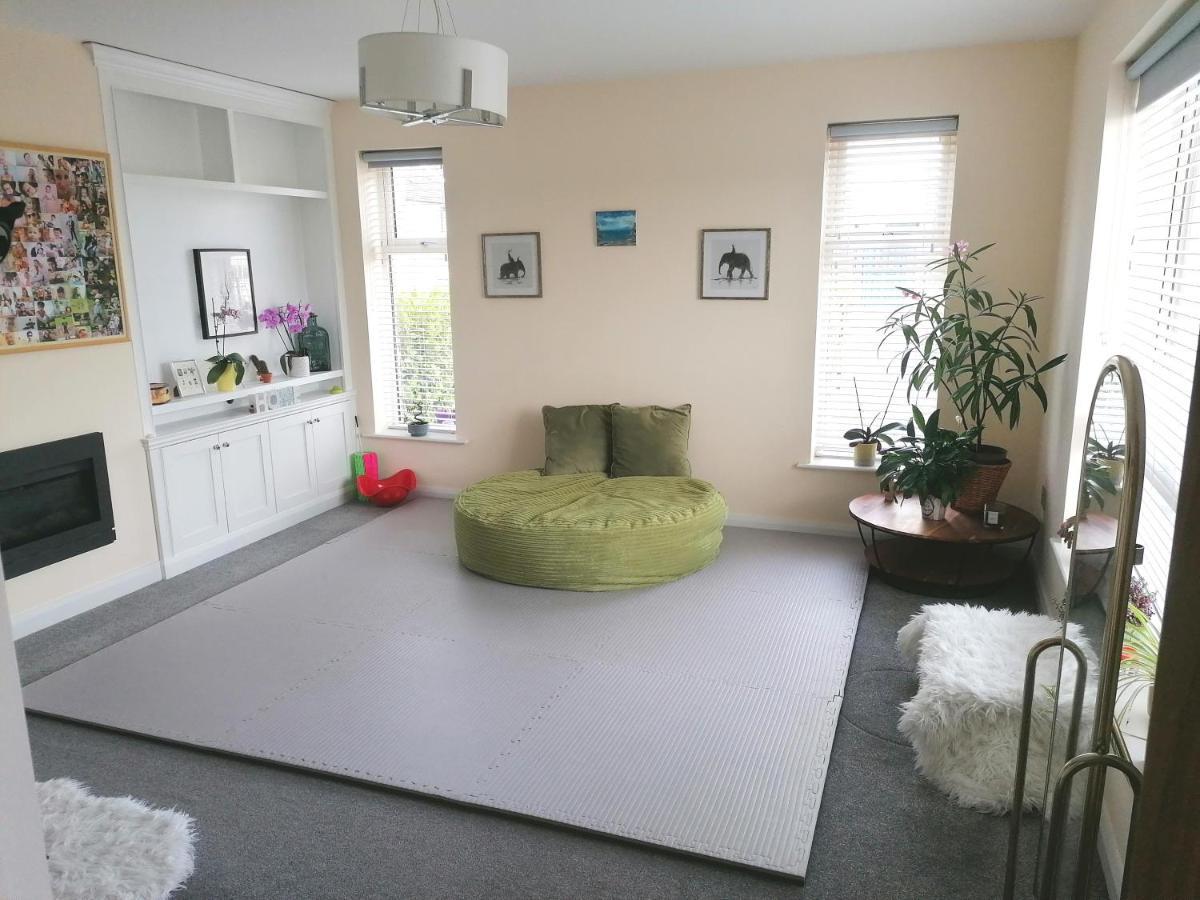 Miller'S Guest Room With Shared Bathroom Swords Εξωτερικό φωτογραφία